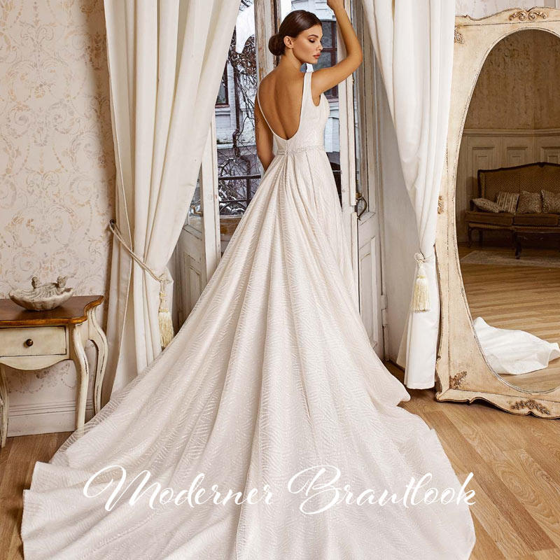 Hochzeitskleid mit Beinschlitz und transparenten Oberteil