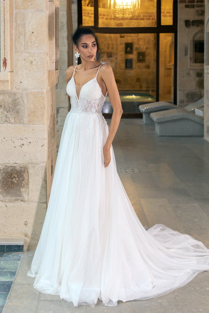 Hochzeitskleid mit abnehmbarer Schleppe von Emine Yildirim